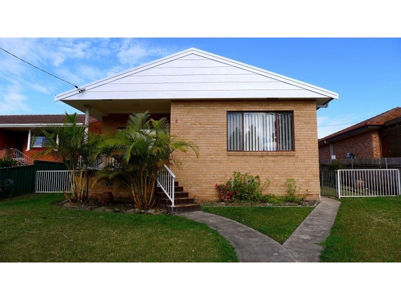 8 Steyne Rd, Saratoga NSW 2251