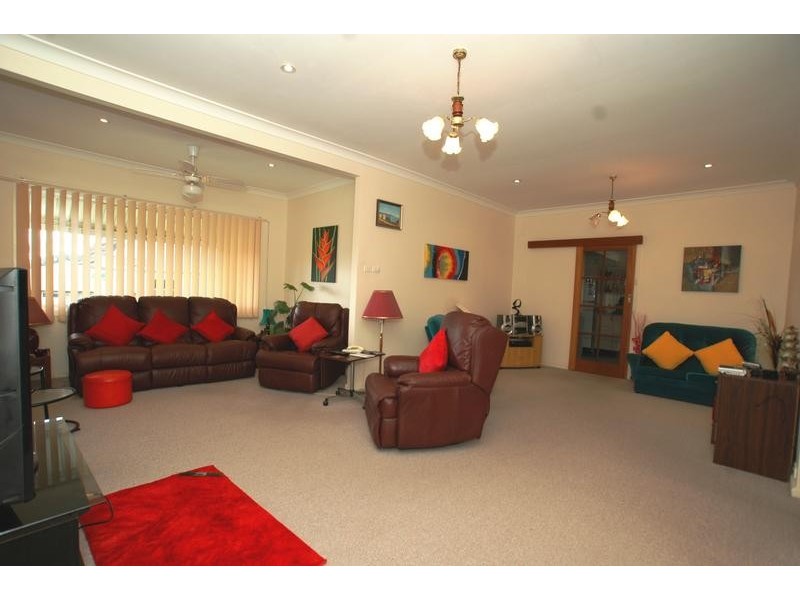 36 Mimosa Ave, Saratoga NSW 2251