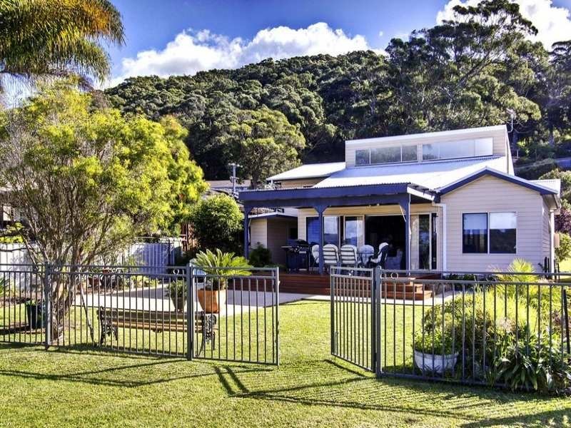 102 Broadwater Dr, Saratoga NSW 2251