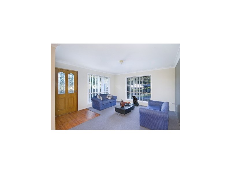 96 Henderson Rd, Saratoga NSW 2251