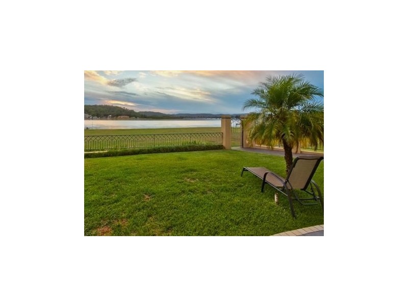 2 Davis Ave, Davistown NSW 2251