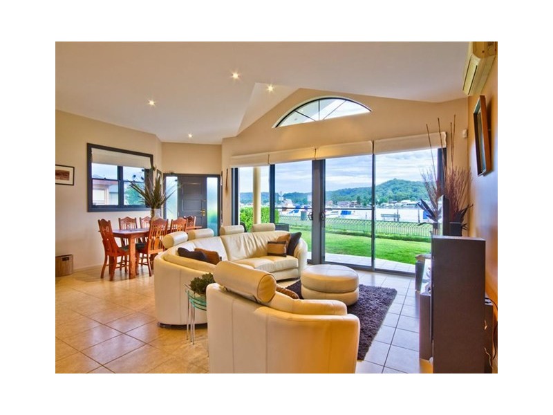 2 Davis Ave, Davistown NSW 2251