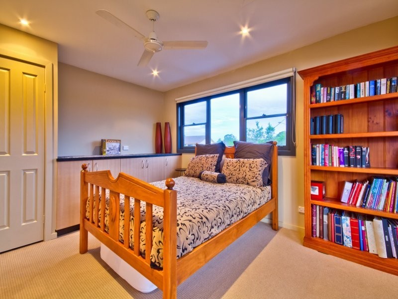 2 Davis Ave, Davistown NSW 2251