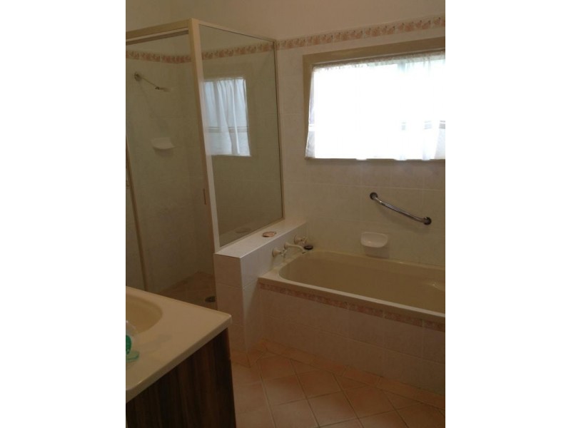 22 Serpentine Rd, Erina Heights NSW 2260