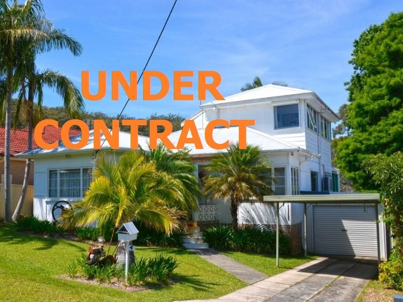 4 Edgewater Ave, Green Point NSW 2251