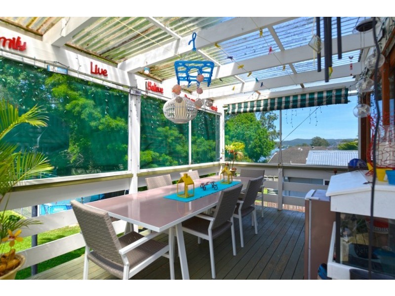 4 Edgewater Ave, Green Point NSW 2251