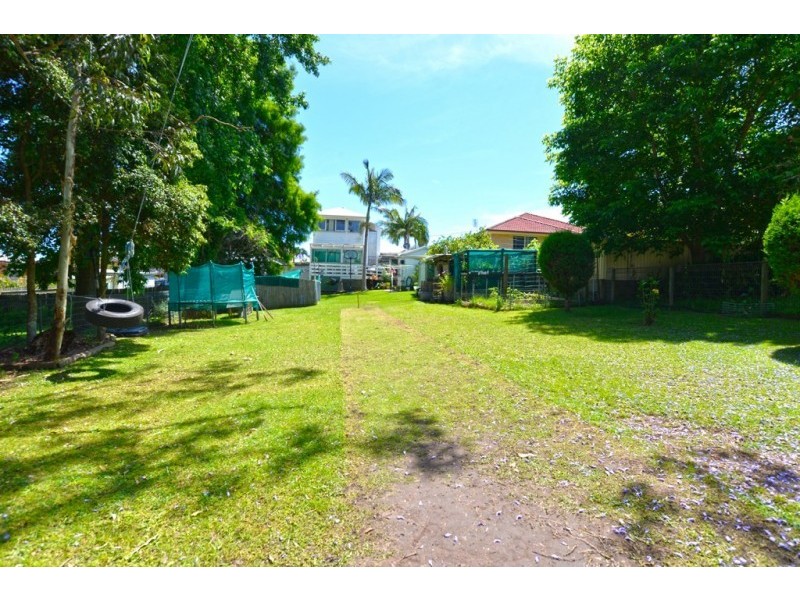 4 Edgewater Ave, Green Point NSW 2251