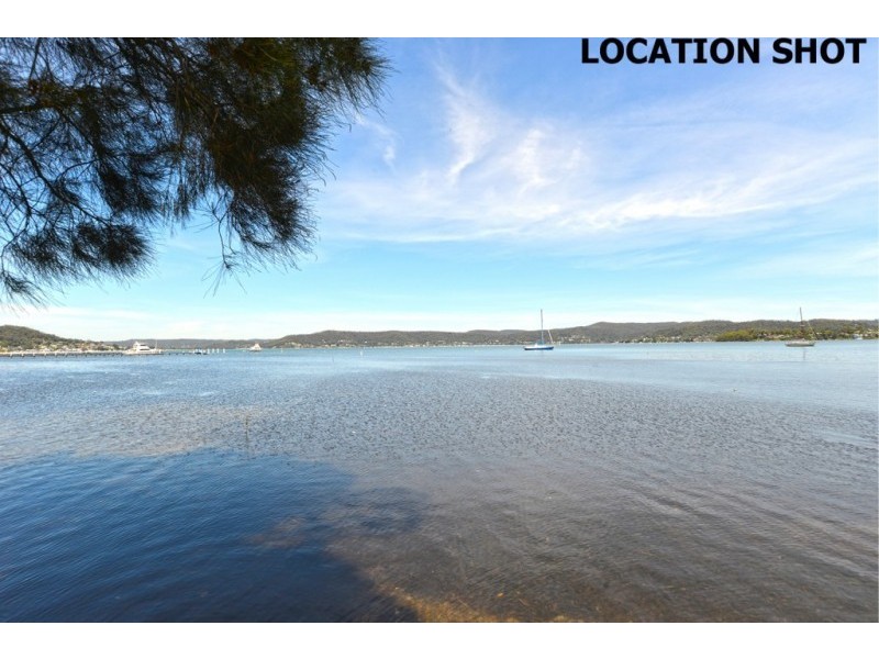 4 Edgewater Ave, Green Point NSW 2251