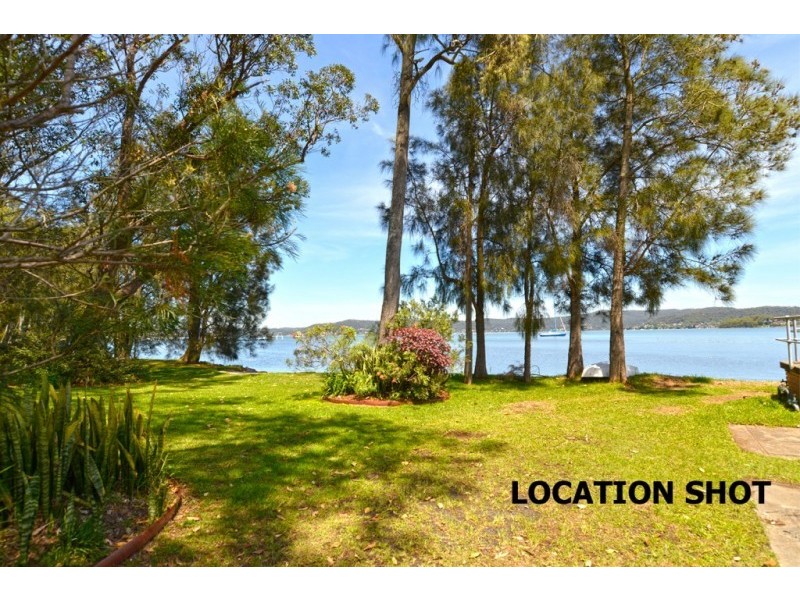 4 Edgewater Ave, Green Point NSW 2251