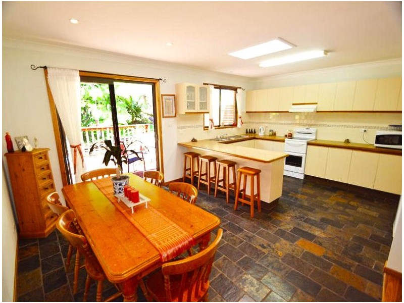 113 Lakeshore Dr, North Avoca NSW 2260