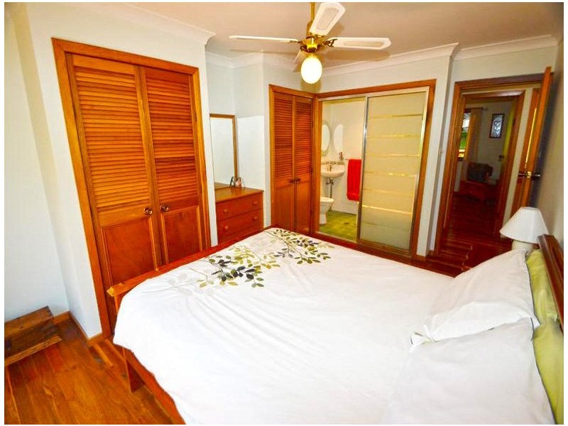 113 Lakeshore Dr, North Avoca NSW 2260