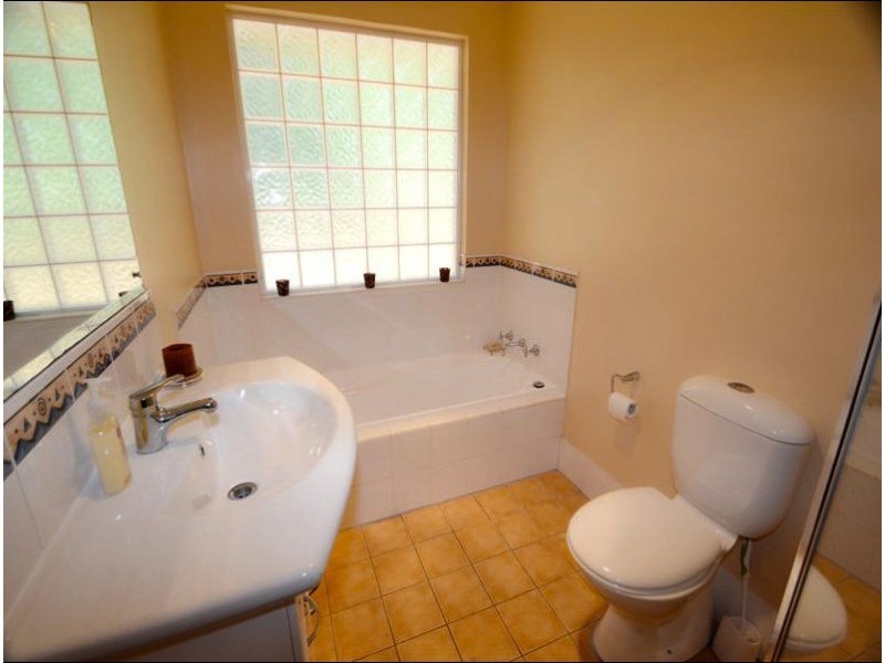 113 Lakeshore Dr, North Avoca NSW 2260