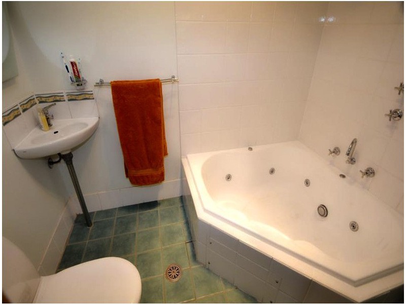 113 Lakeshore Dr, North Avoca NSW 2260