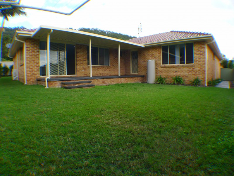 19 Meredith Pl, Green Point NSW 2251