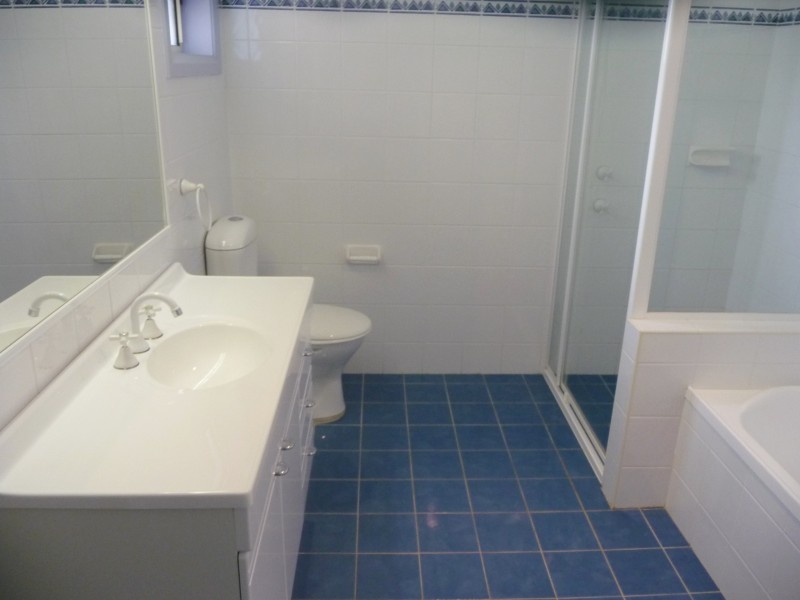 19 Meredith Pl, Green Point NSW 2251