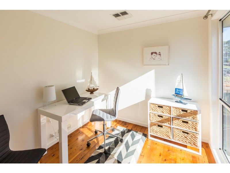 31 Woodport Close, Green Point NSW 2251