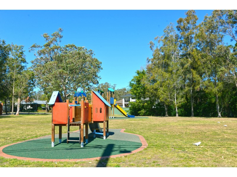 6 Wilkie King Ave, Saratoga NSW 2251