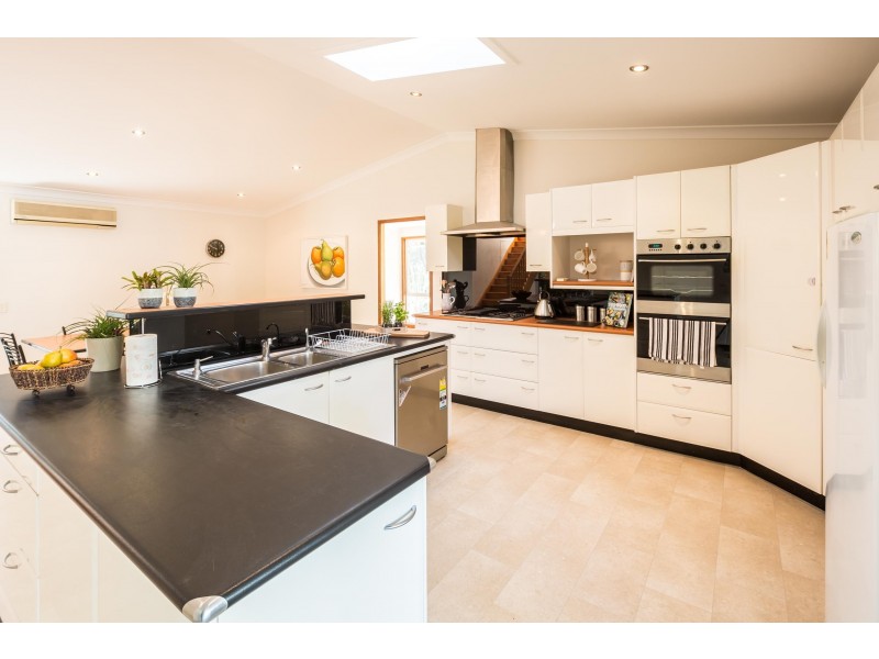 31 Woodport Close, Green Point NSW 2251