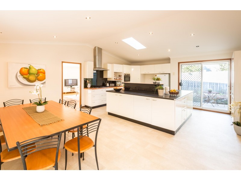 31 Woodport Close, Green Point NSW 2251