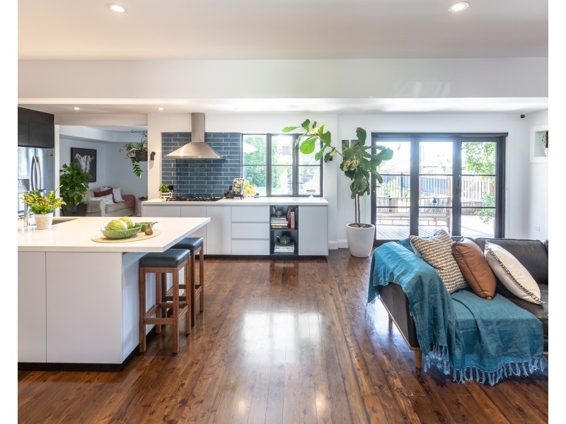 61 Patrick Cr, Saratoga NSW 2251