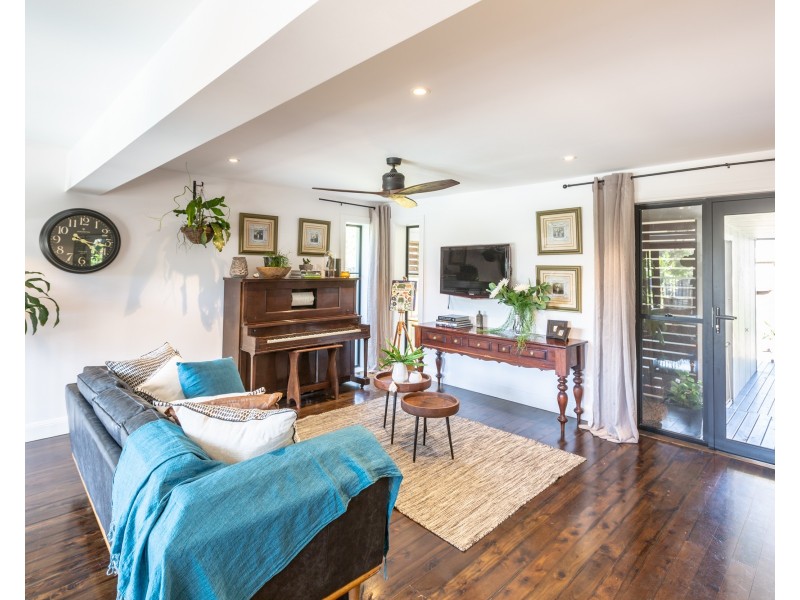 61 Patrick Cr, Saratoga NSW 2251