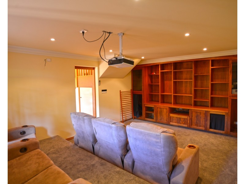 19 Waldron Rd, Kincumber NSW 2251