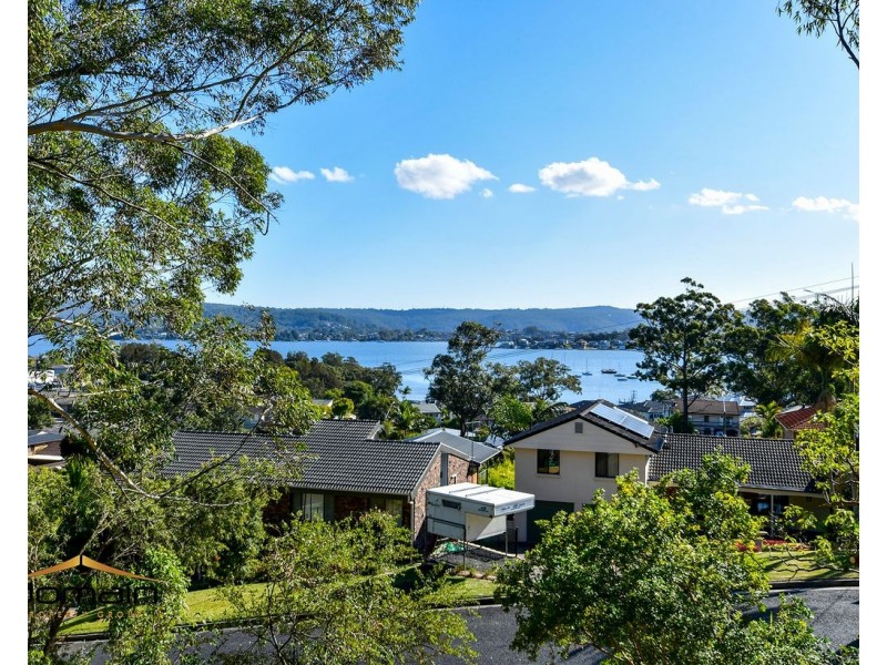 27 David St, Green Point NSW 2251