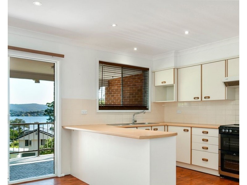 27 David St, Green Point NSW 2251