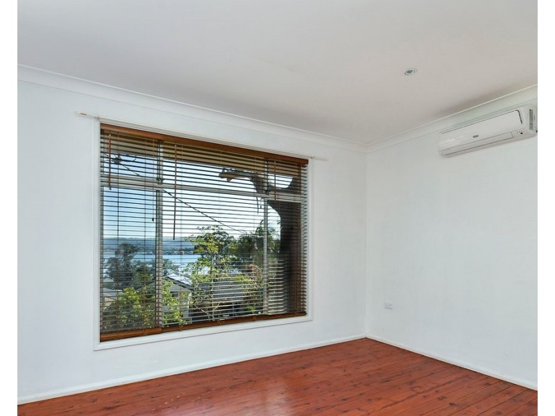 27 David St, Green Point NSW 2251