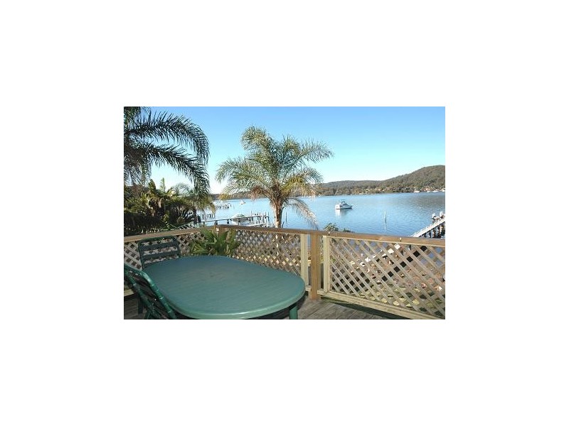 2/19 Caroline St, East Gosford NSW 2250