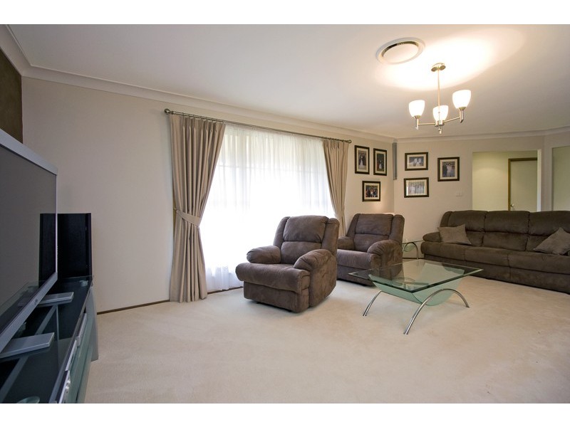 16 Kiber Drive, Glenmore Park NSW 2745