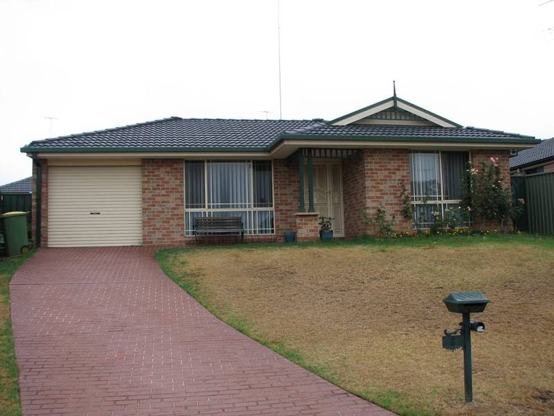 8 Yenna Place, Glenmore Park NSW 2745