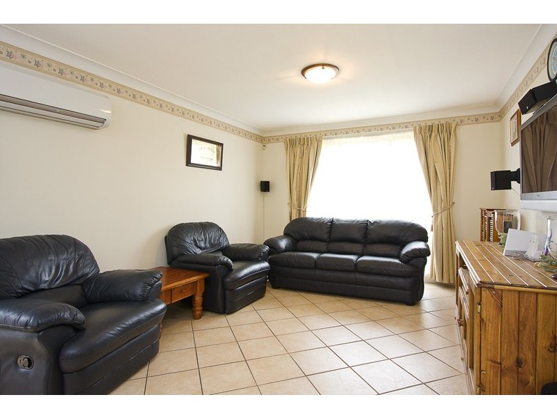 8 Brady Place, Glenmore Park NSW 2745