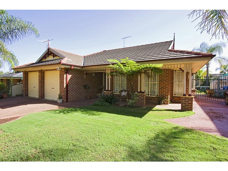 21 Thornbill Crescent, Glenmore Park NSW 2745