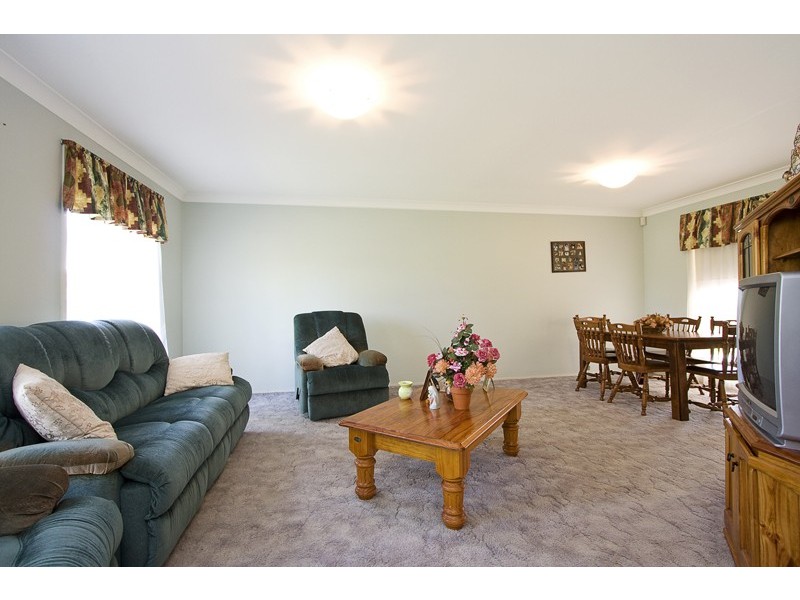 6 St Andrews Drive, Glenmore Park NSW 2745