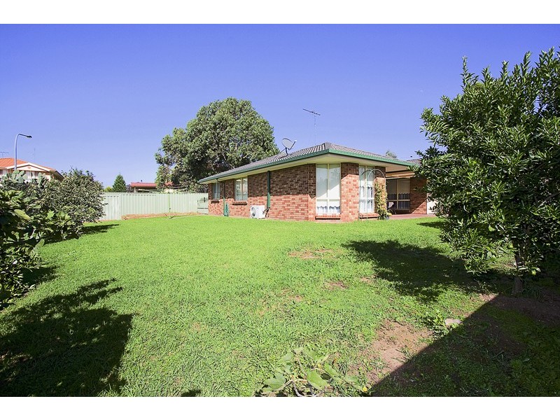 6 St Andrews Drive, Glenmore Park NSW 2745