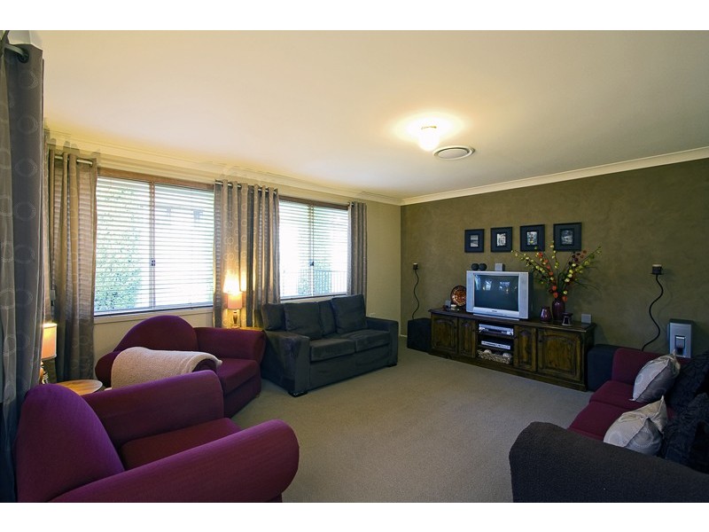 11 Riviera Place, Glenmore Park NSW 2745