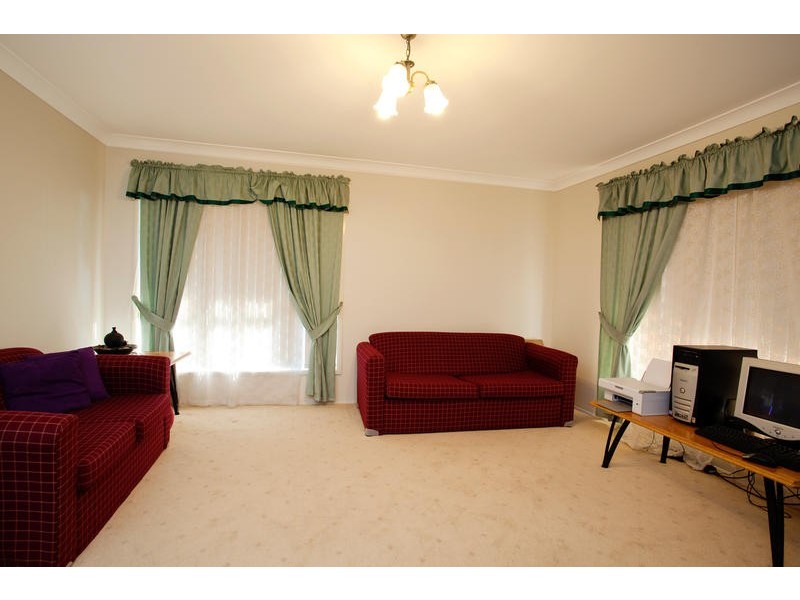 11 Thornbill Crescent, Glenmore Park NSW 2745