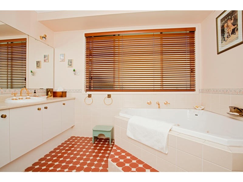 9 Giles Close, Glenmore Park NSW 2745