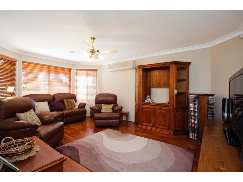 9 Giles Close, Glenmore Park NSW 2745