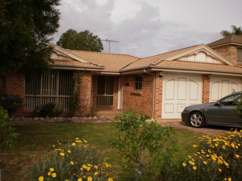 10 The Lakes Drive, Glenmore Park NSW 2745