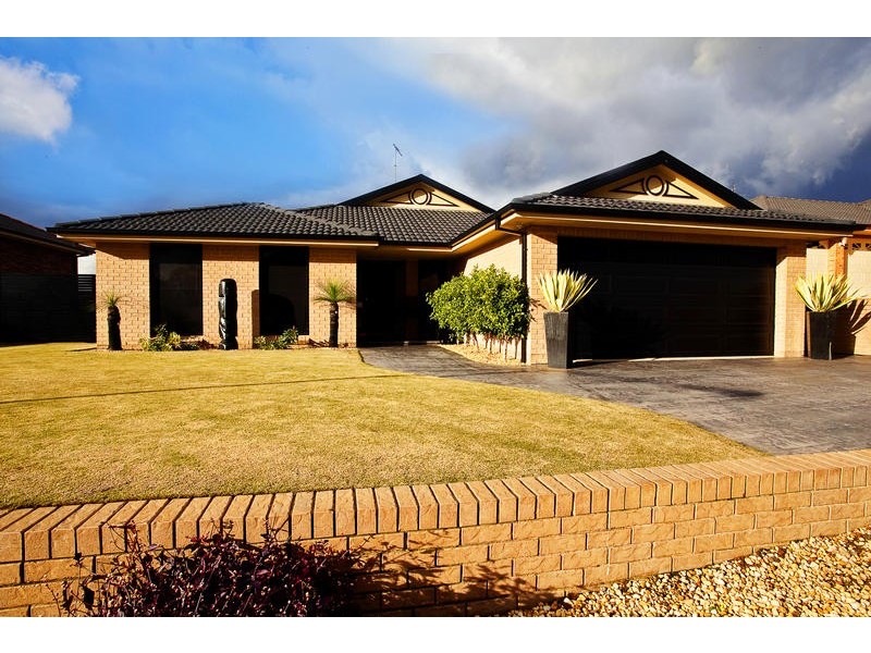 116 Glengarry Drive, Glenmore Park NSW 2745