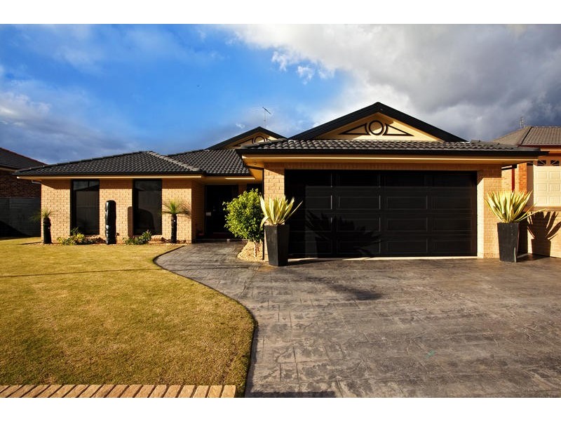 116 Glengarry Drive, Glenmore Park NSW 2745