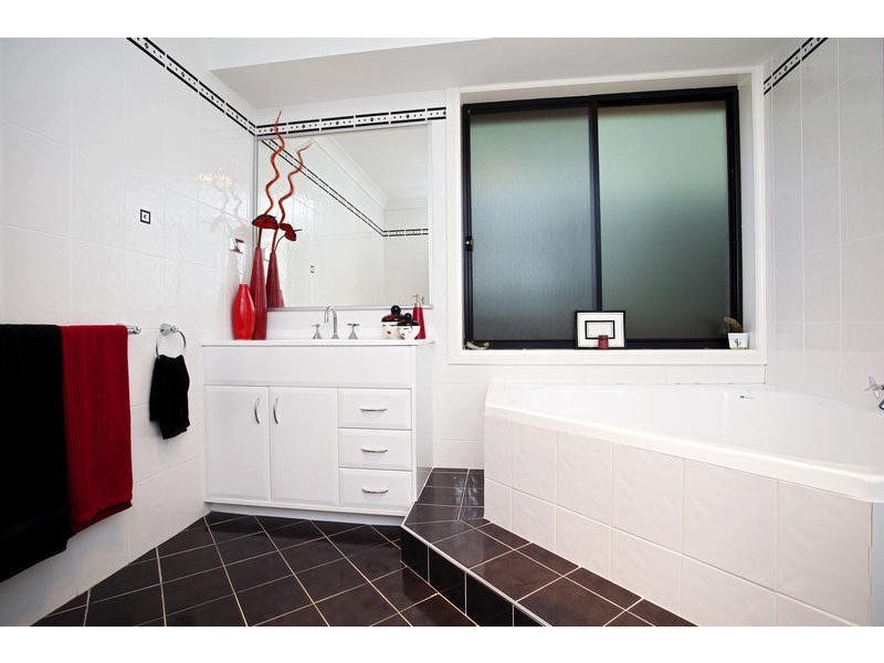 116 Glengarry Drive, Glenmore Park NSW 2745