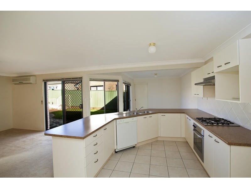 16 Tarrabundi Drive, Glenmore Park NSW 2745