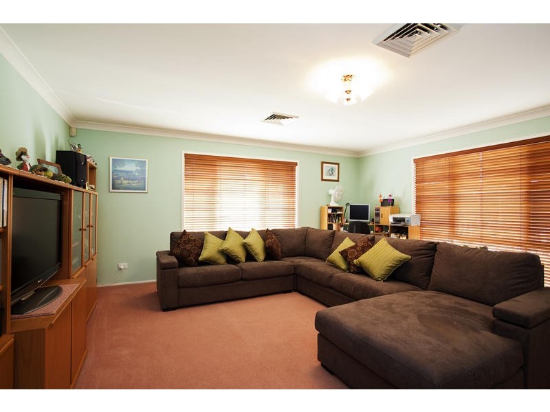 5 Freesia Place, Glenmore Park NSW 2745