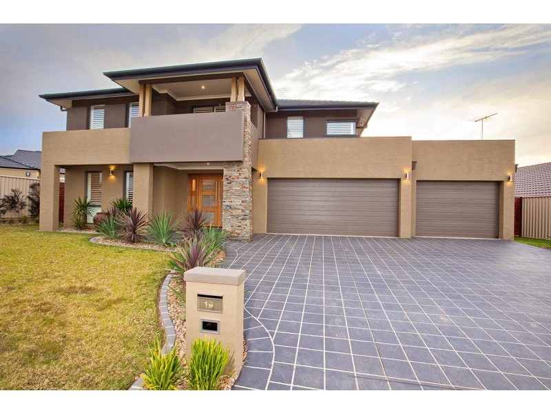 19 Bangalla Parade, Glenmore Park NSW 2745