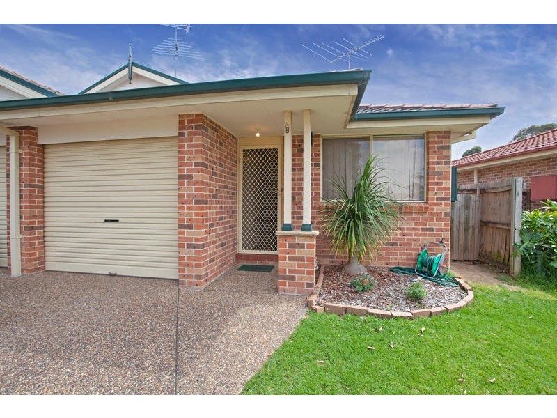 2/8 Friarbird Crescent, Glenmore Park NSW 2745