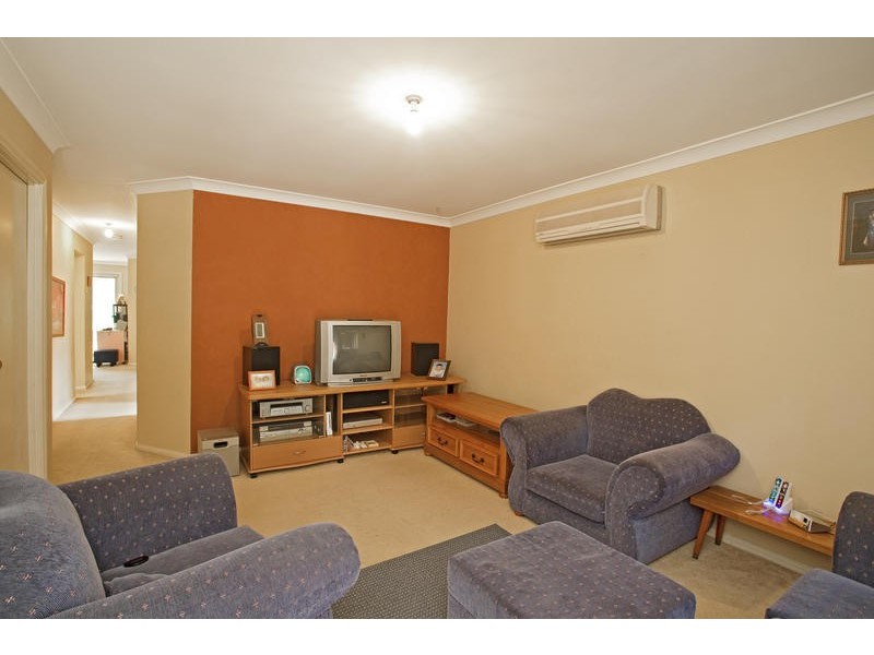 2/8 Friarbird Crescent, Glenmore Park NSW 2745