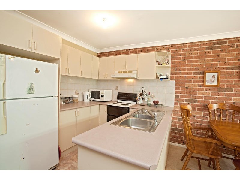 2/8 Friarbird Crescent, Glenmore Park NSW 2745